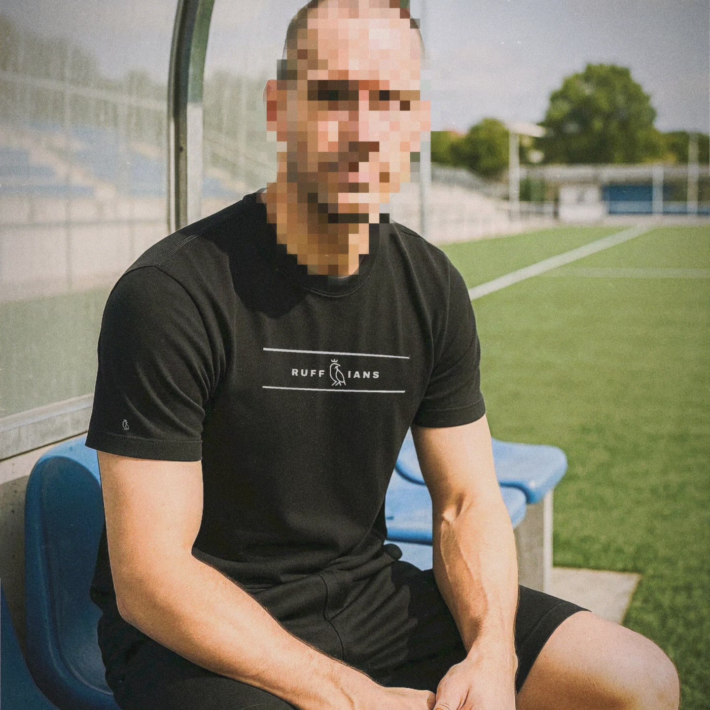 Camiseta negra Core Logo | Streetwear hooligan clásico